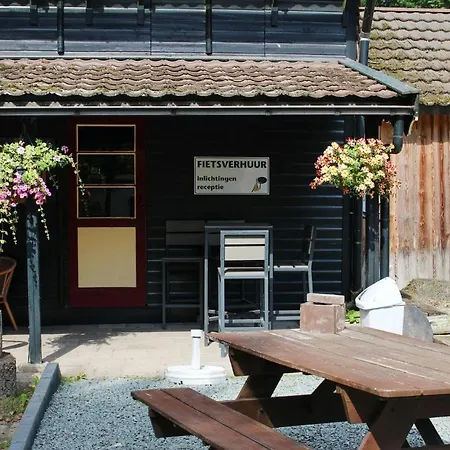 3 Bedroom Pet Friendly In エーペ