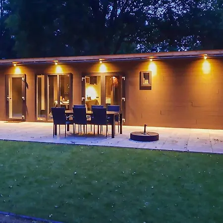 3 Bedroom Pet Friendly In *