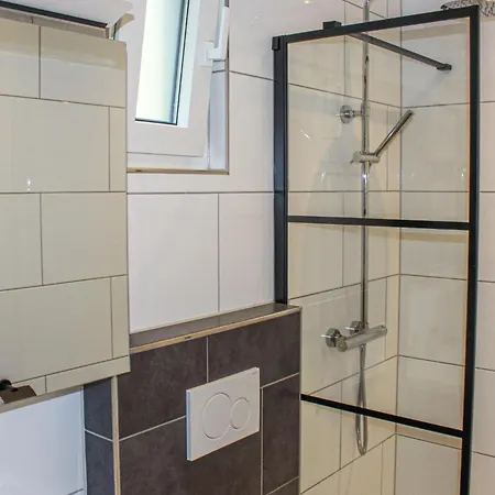 3 Bedroom Pet Friendly In *