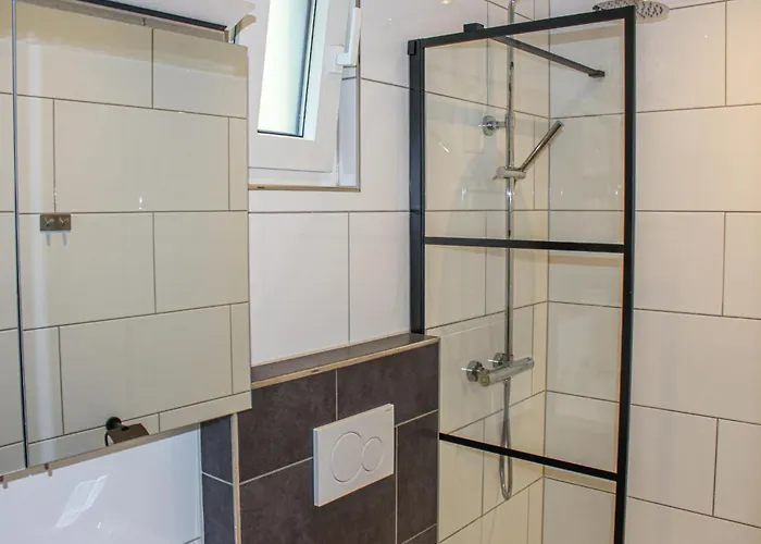 3 Bedroom Pet Friendly In *